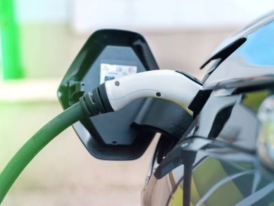 charge-r8-_0007_plugged-charger-into-electric-car-charge-station